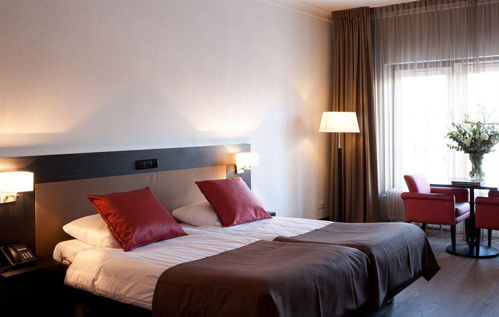 De Arendshoeve - Hotel & Restaurant Bergambacht 외부 사진